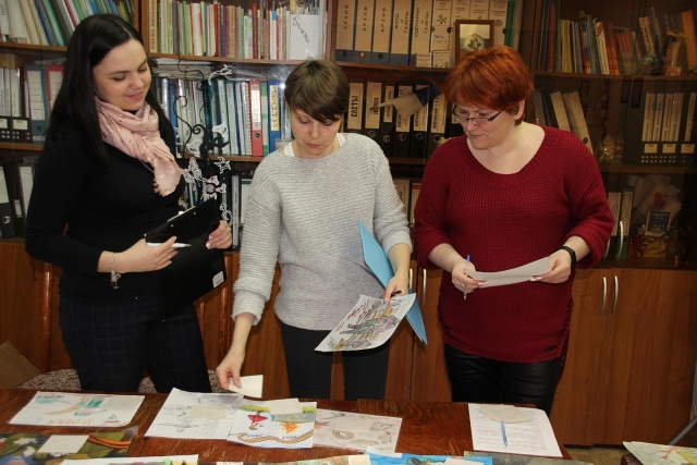 жюри работают.jpg